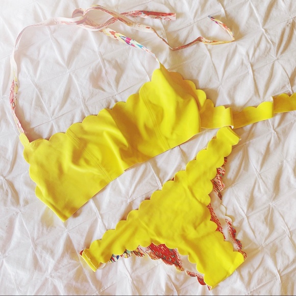 NEW♥️ $180 PILYQ REVERSIBLE WAVE YELLOW SCALLOPED BANDEAU HALTER BIKINI SET S/M - Picture 2 of 8